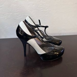 Black and White Guess platform pump